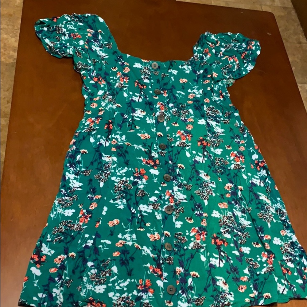 GORGEOUS Green Floral Button-up Dress.